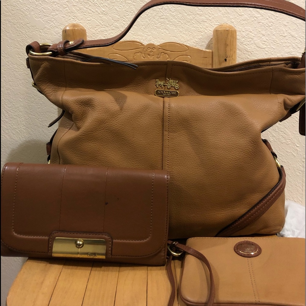 Coach Purse, wallet, coin slip with dust bag